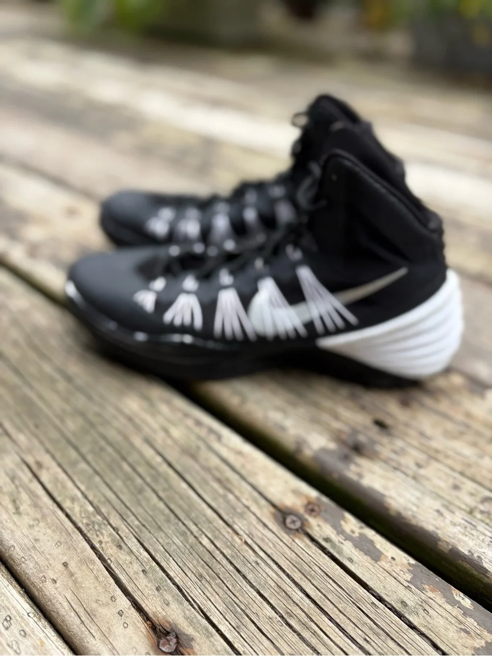 Nike Hyperdunk Men's Black with White Accents Basketball Shoes sized 9.5 and 10
